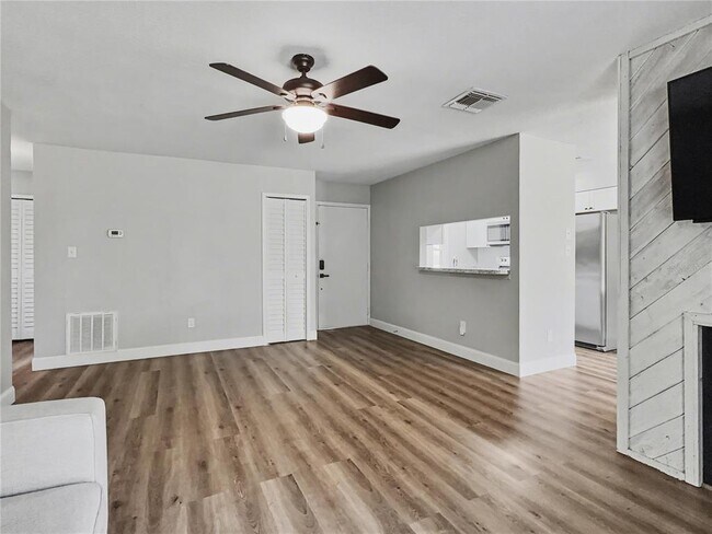 Building Photo - 109 Wild Elm Ct