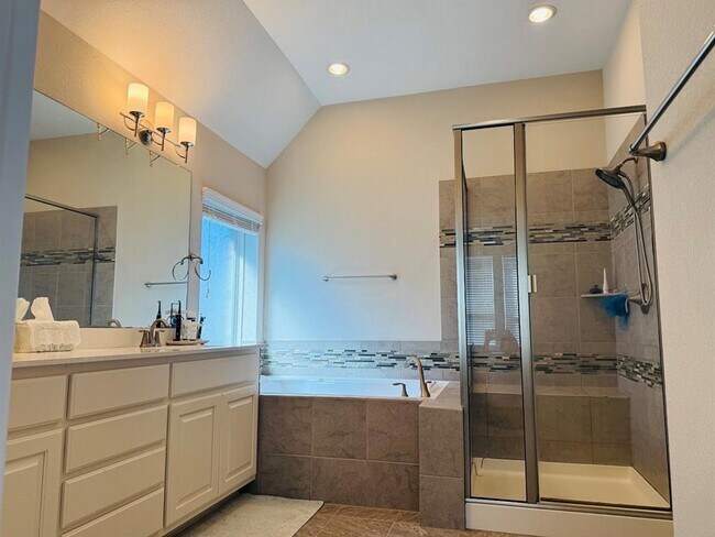 Building Photo - 325 Navigator Dr