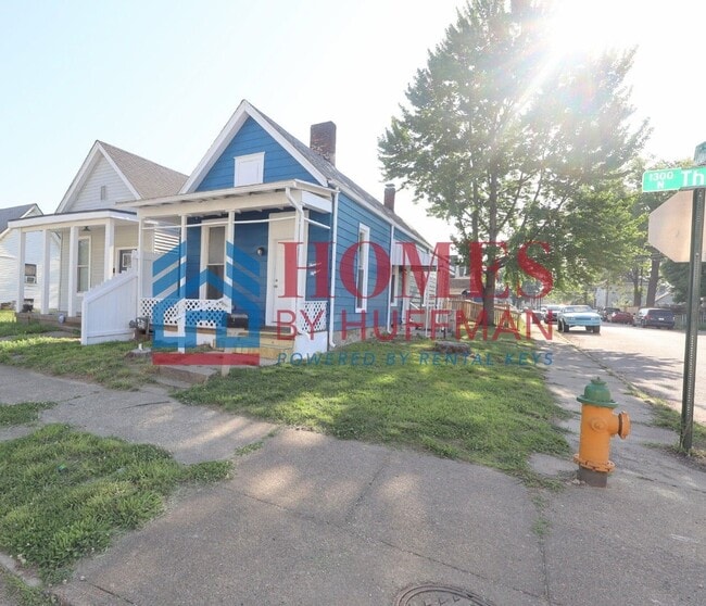 Building Photo - Two Bedroom House | Garage