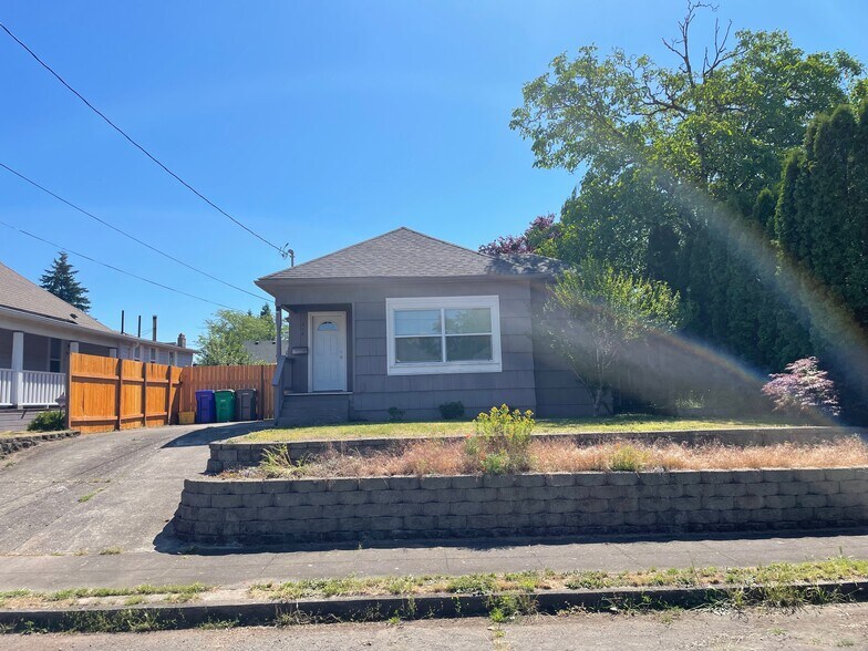 Front - 314 NE 72nd Ave