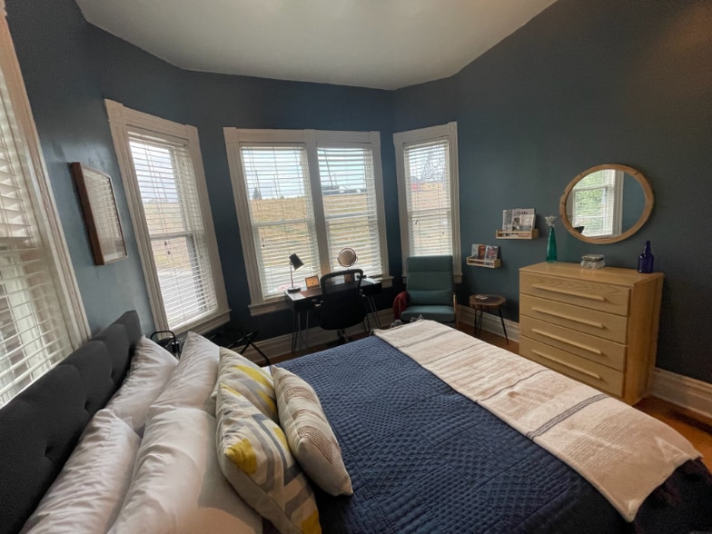 Building Photo - 832 Caledonia St