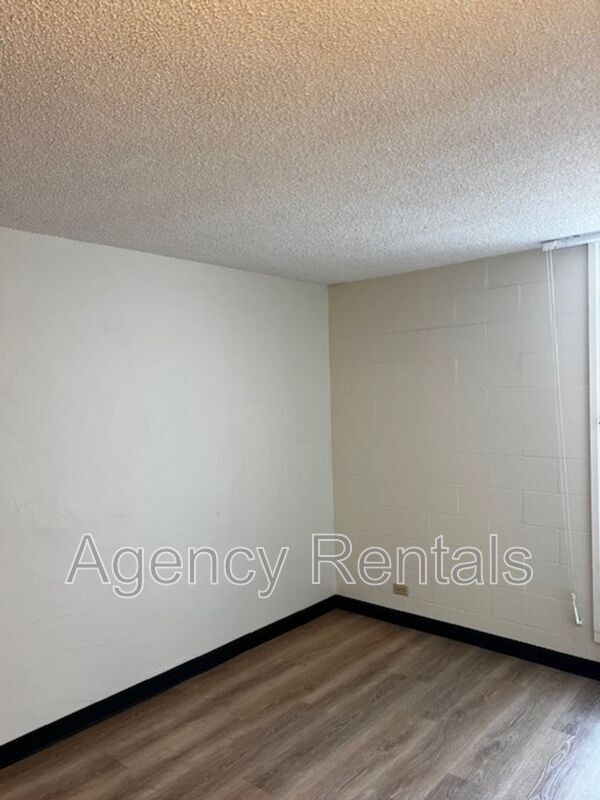 Building Photo - 1525 Kewalo St