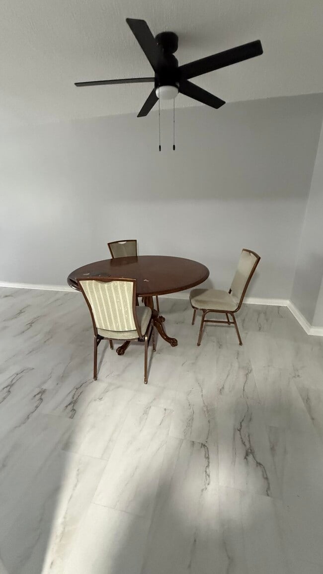 Building Photo - 52 Newport Ct