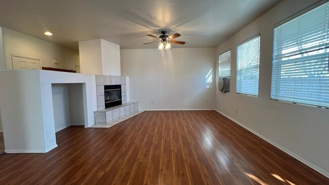 Building Photo - West Lancaster Home