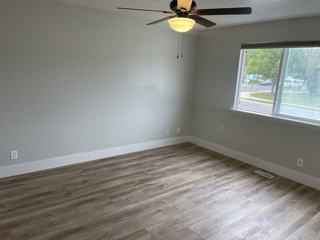 Building Photo - 1564 N 250 W