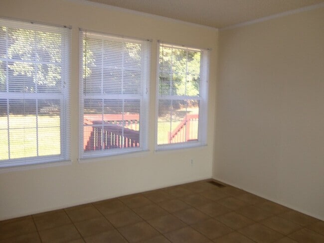 Building Photo - 135 Magnolia Gardens Dr