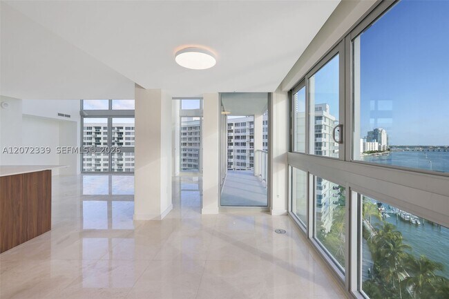 Building Photo - 1500 Bay Dr E