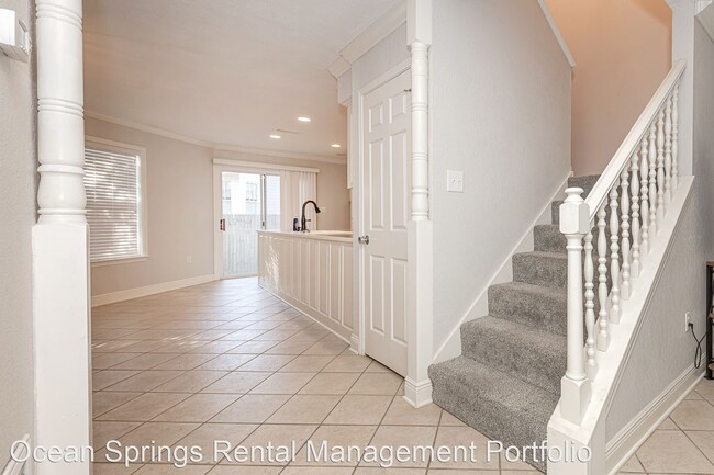 Building Photo - 2 br, 2.5 bath House - 1318 Beach Blvd #6