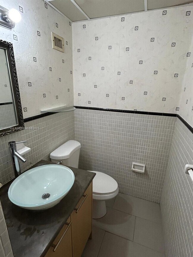 Building Photo - 121 Golden Isles Dr