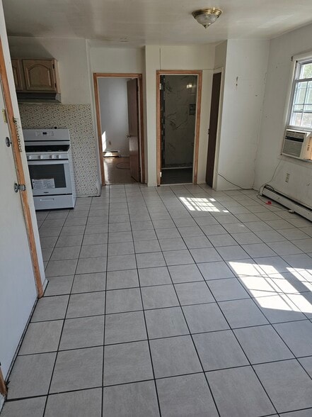 Building Photo - 228 Duncan Ave