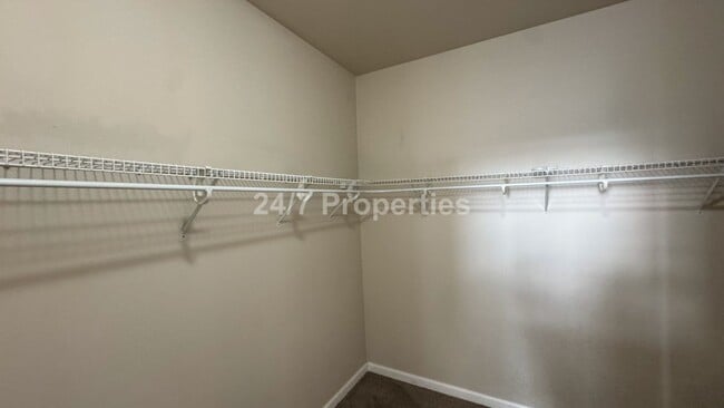 Building Photo - Inviting 3 BD I 2 BA Home - West Linn