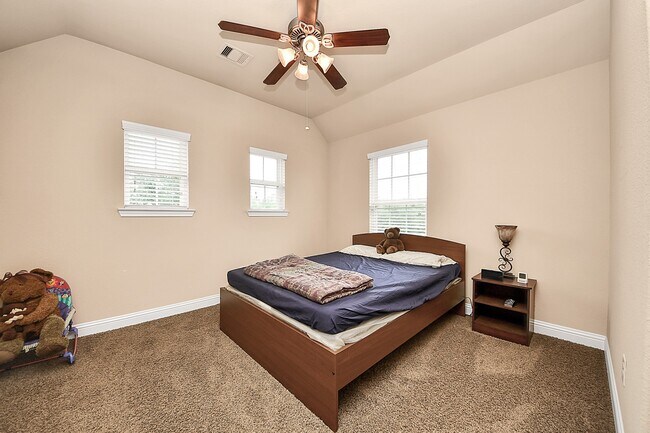 Building Photo - 22719 Shieldhall Ln