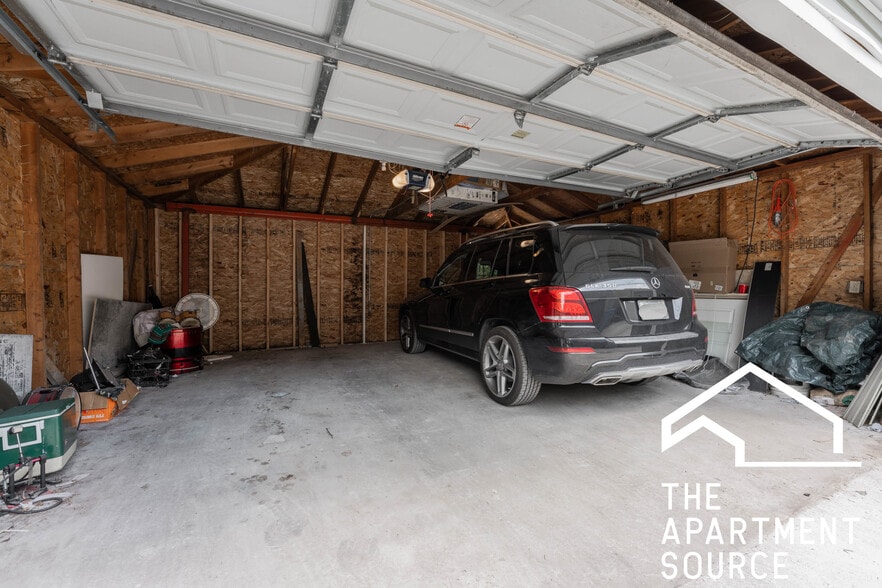 Building Photo - 2651 W Armitage Ave