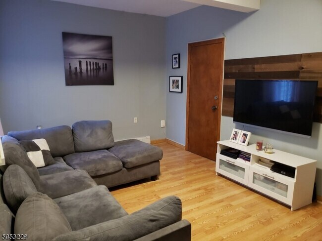 Building Photo - 21 Elliott St