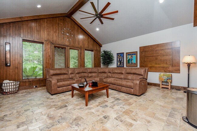 Building Photo - 10 Player Pond Pl