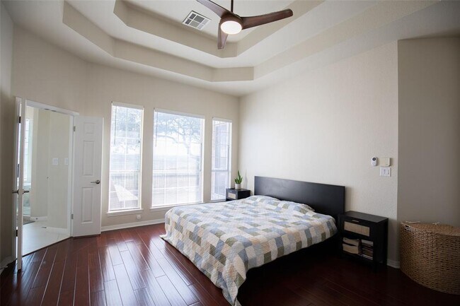 Building Photo - 9920 Spicewood Mesa