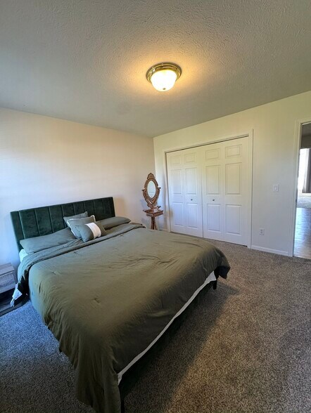 Building Photo - 18025 Lisbon Dr