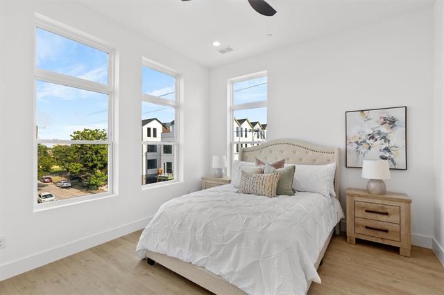 Building Photo - 723 W 10th St