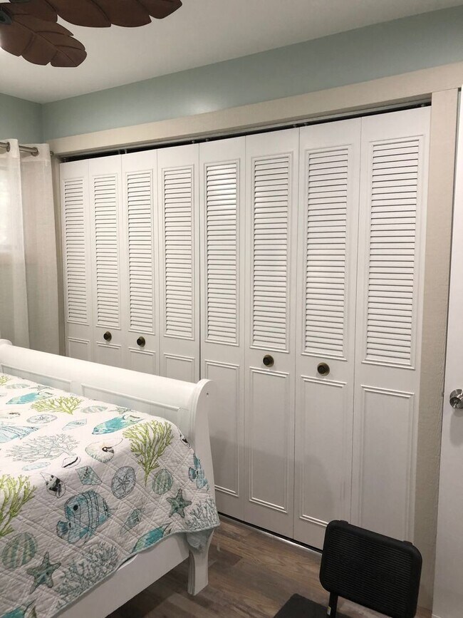 Building Photo - EASTWOOD SHORES TOWNHOUSE