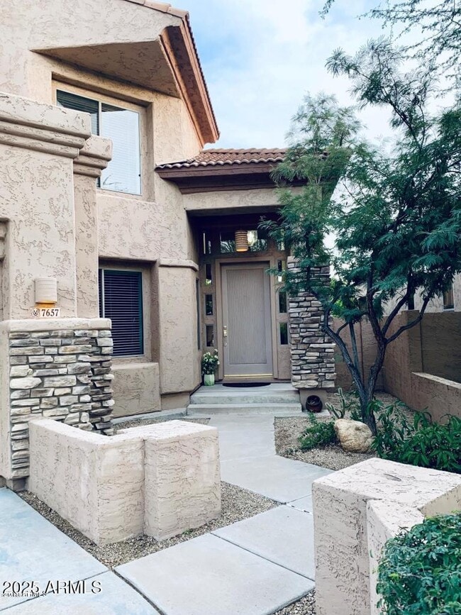Building Photo - 7657 E San Fernando Dr