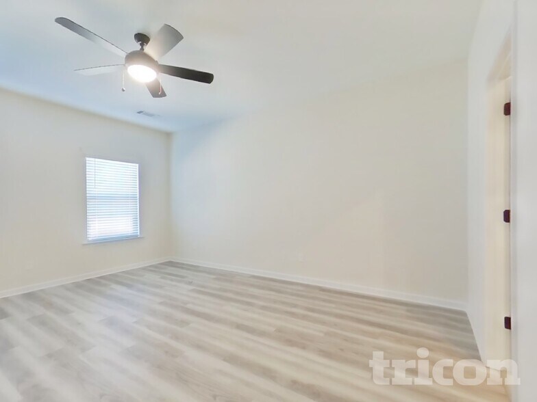 Building Photo - 617 Mountain Oaks Pkwy