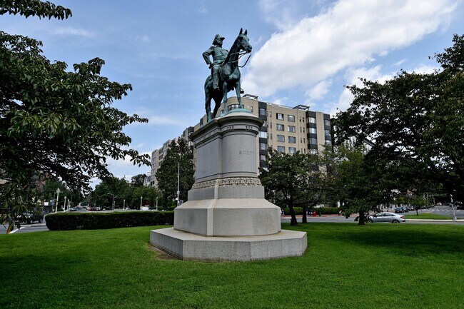 Building Photo - 1 Scott Cir NW