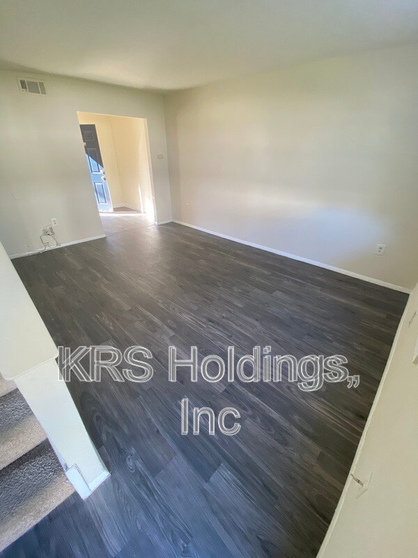 Building Photo - 622 E 18th St