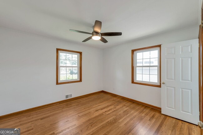 Building Photo - 2188 Pawnee Dr SE
