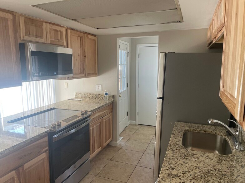 Kitchen - 1936 S Oswego Way