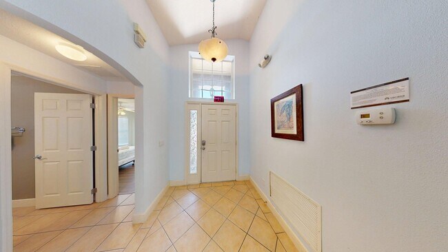 Building Photo - 4 BR 3 BA          POOL HOME    Highlands ...