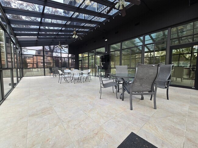 Building Photo - 51 Melrose St