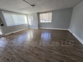 Building Photo - 2207 W Laskey Rd