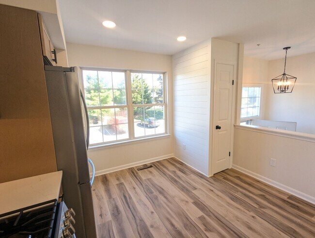 Building Photo - 7122 Collinsworth Pl