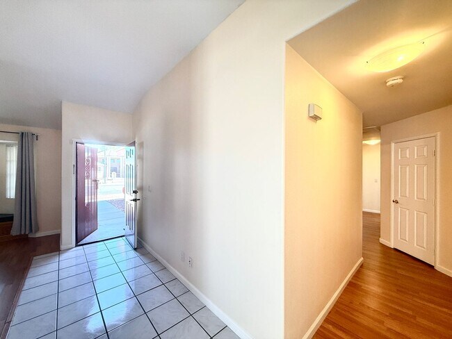 Building Photo - Spacious 4-Bedroom, 2-Bathroom Single-Stor...