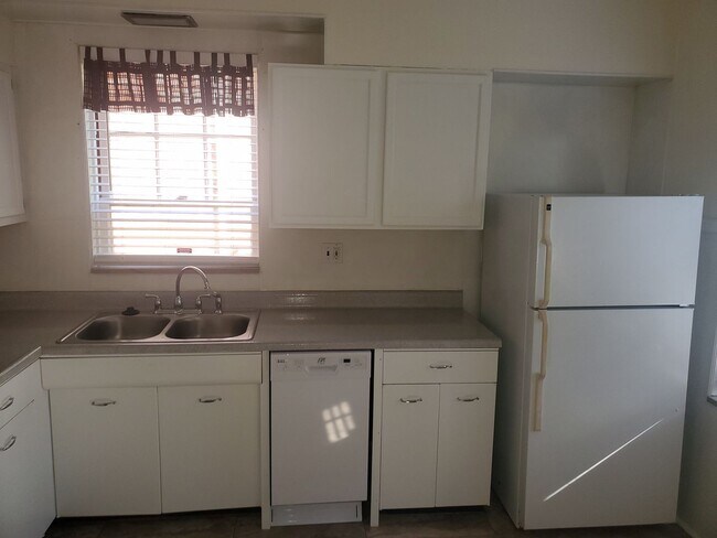 Building Photo - 7230 Amherst Ave