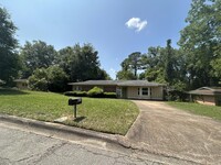 Building Photo - 811 Bahama Dr