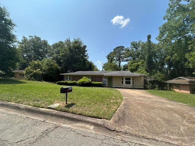 Primary Photo - 811 Bahama Dr