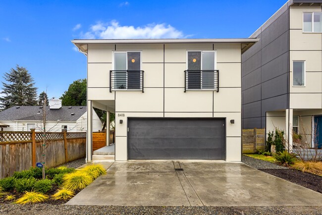 Building Photo - Seward Park Modern 3 Bedroom 3 Bath Home -...