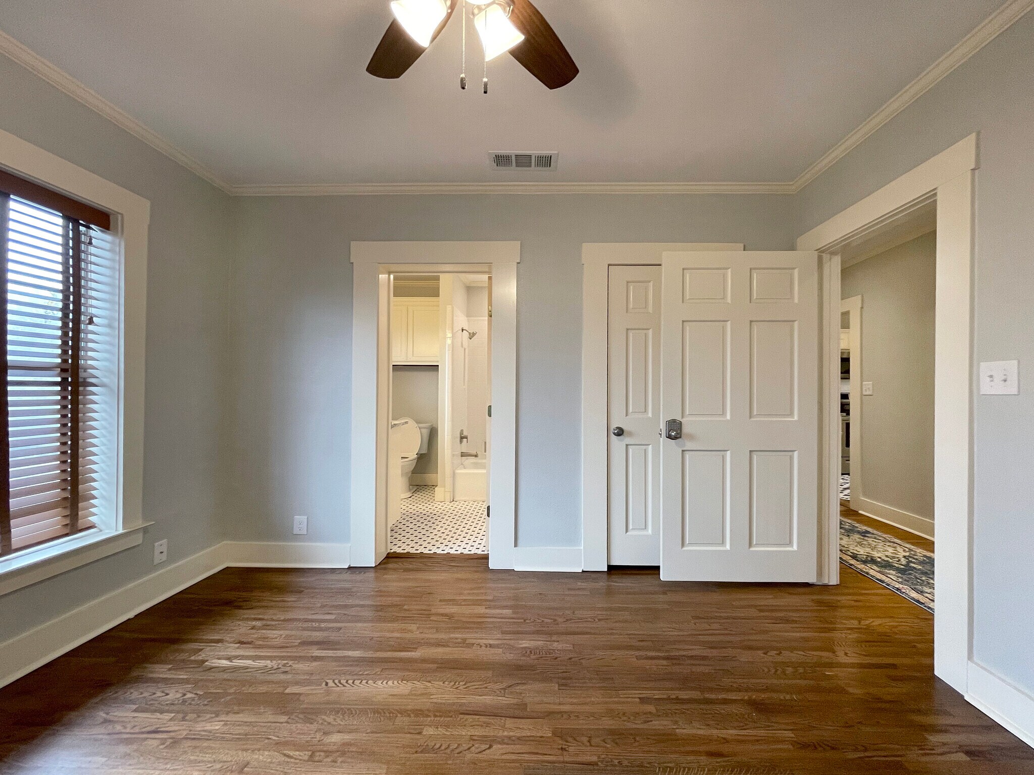 Building Photo - 2556 S University Dr