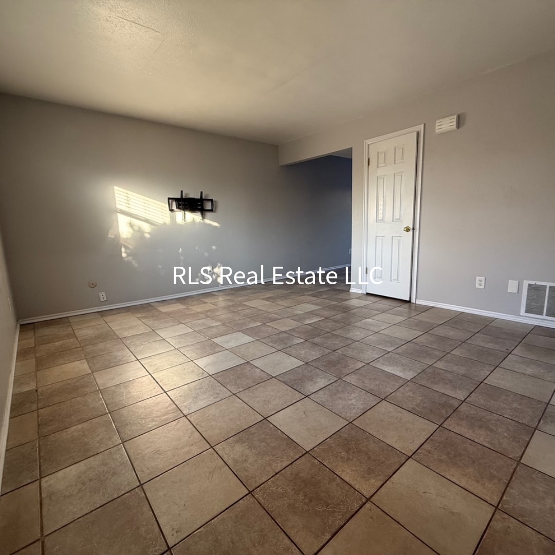 Building Photo - 1495 E 8600 S