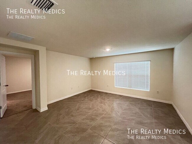 Building Photo - 8561 SW 46th Ave