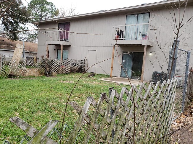 Building Photo - 1410 N O'Connor Rd