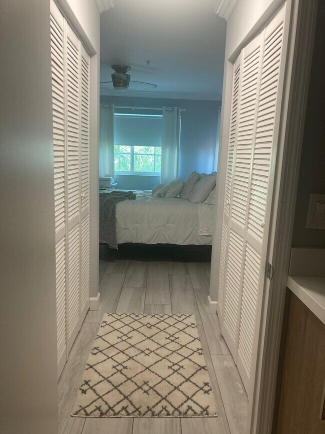 Building Photo - 4856 N State Rd 7