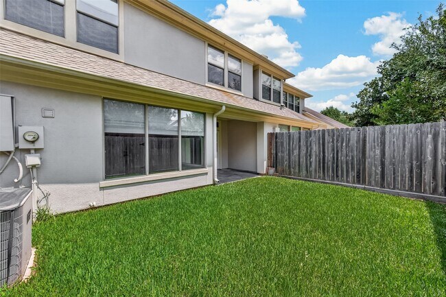 Building Photo - 4307 Lake Walk Ct