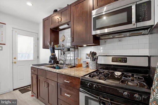 Building Photo - 2443 Amber St