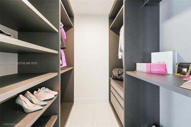 Building Photo - 851 NE 1st Ave