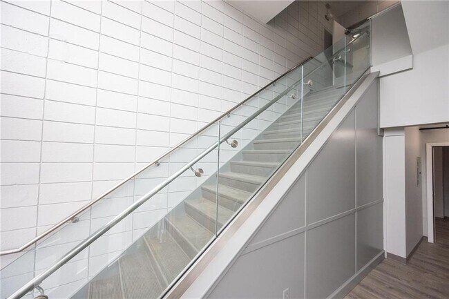 Building Photo - 6899 Post Rd