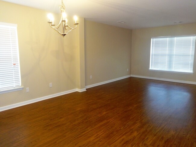 Building Photo - 405 Crystal Oaks Ln