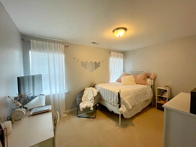 Building Photo - 2600 Taton Ct