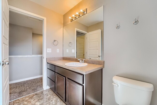 Building Photo - 3 Bedroom single family home in Denver